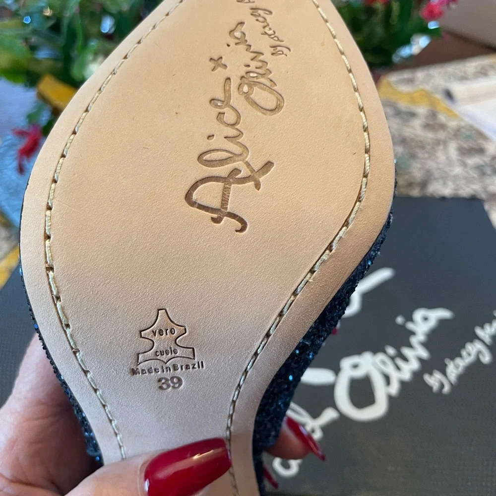 SOLD
Alice and Olivia Stilettos 39 EU , fits like a US size 7 1/2 - 8 . - Picture 6 of 6